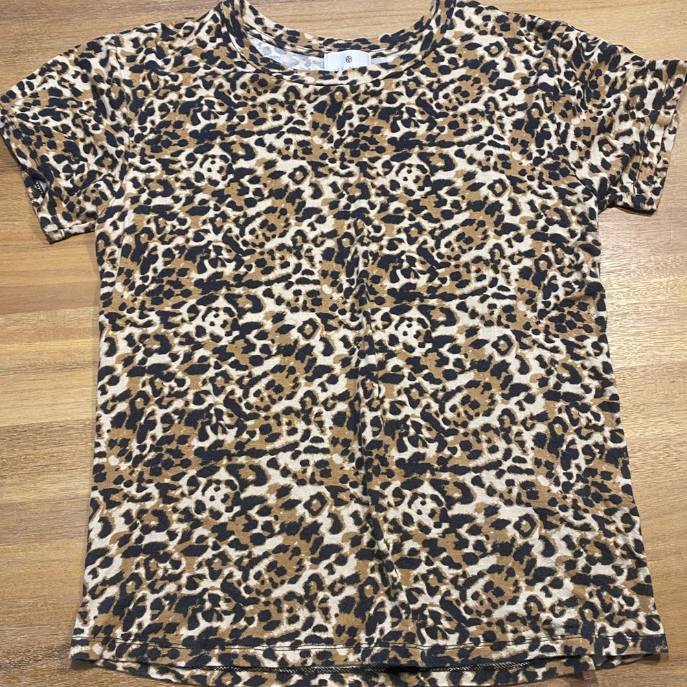 Women’s‎ leopard tee